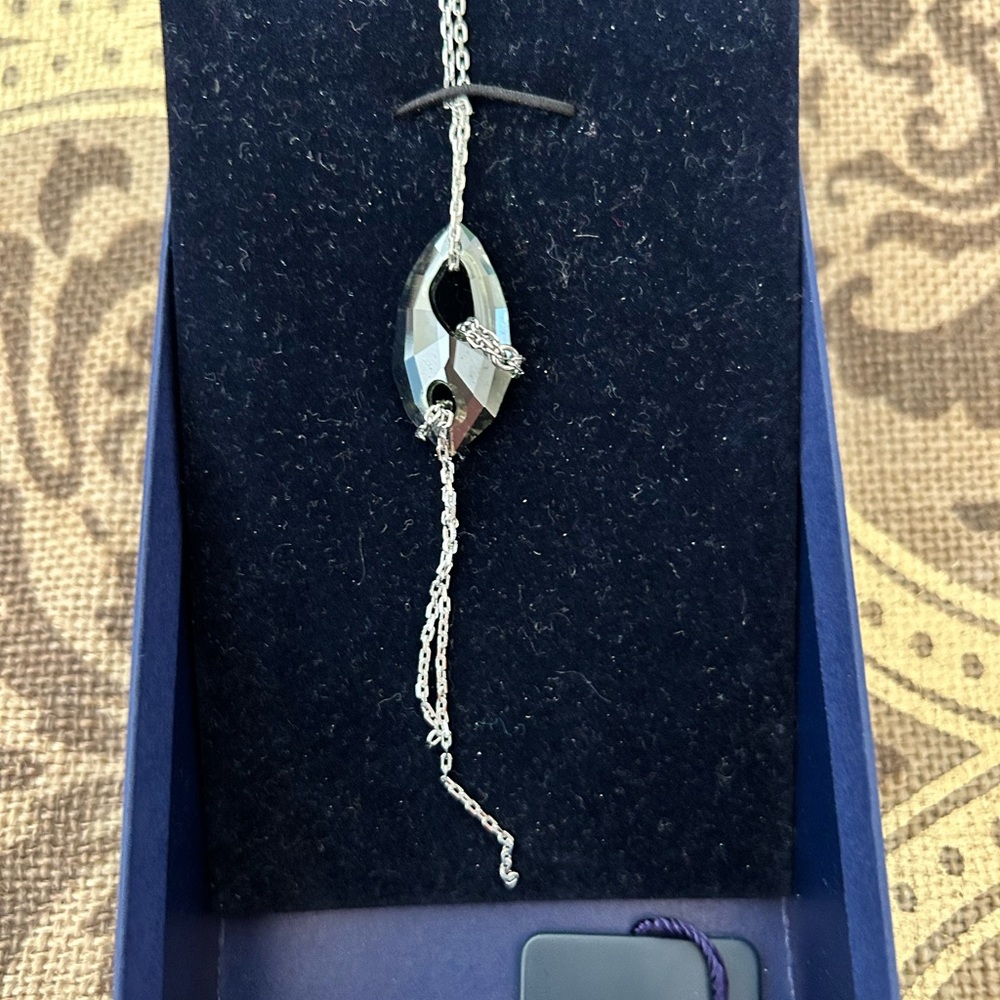 Elegant Silver Pendant Necklace